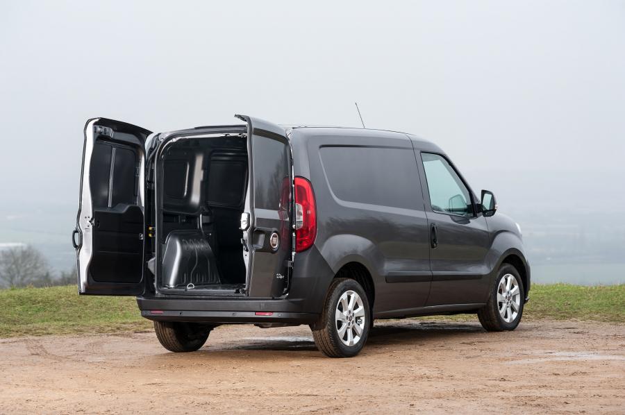  Fiat Doblo Cargo 2015 года  (UK) (фото 9 из 12)